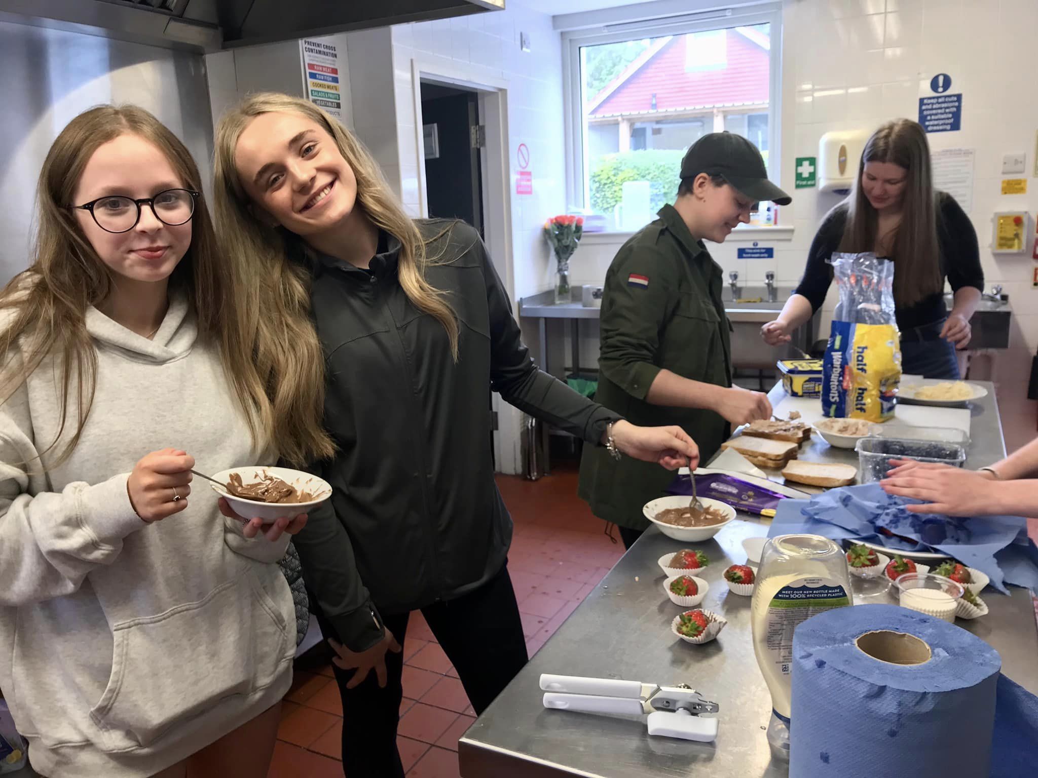 Route 81s young volunteers hosted visitors from Crosslet House in Dumbarton for a picnic party on July 22