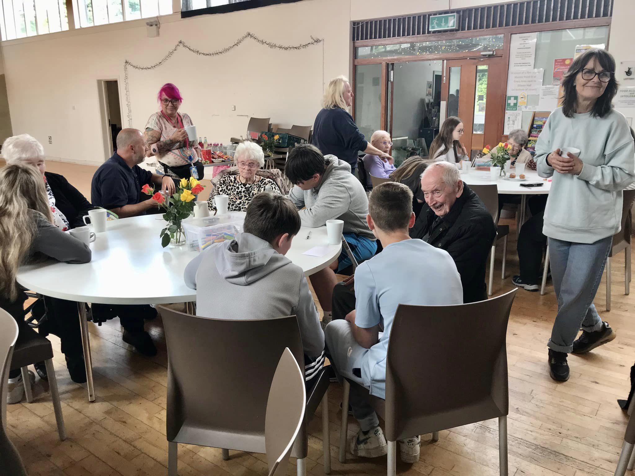 Route 81s young volunteers hosted visitors from Crosslet House in Dumbarton for a picnic party on July 22