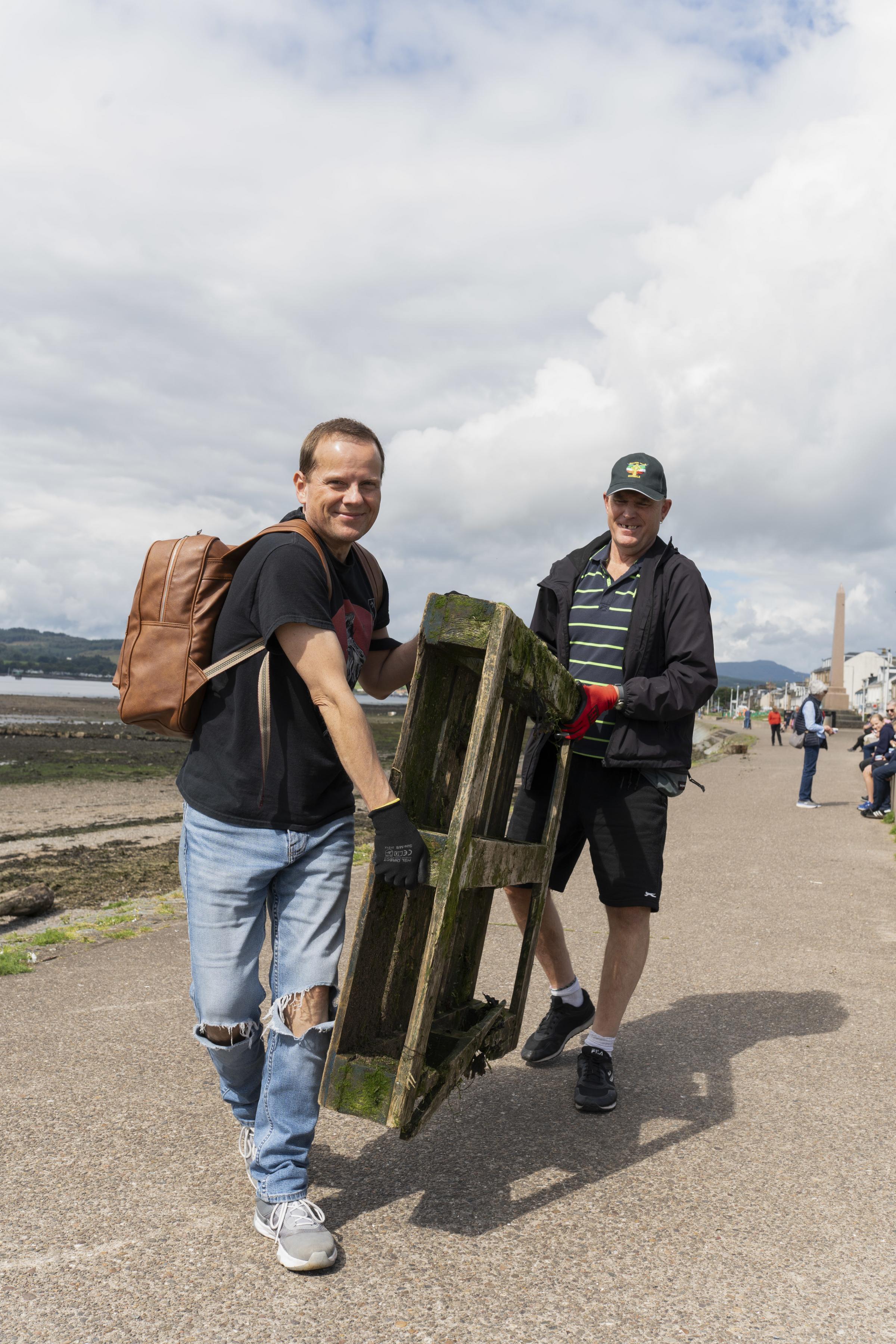 Beach clean efforts near Helensburgh Pier