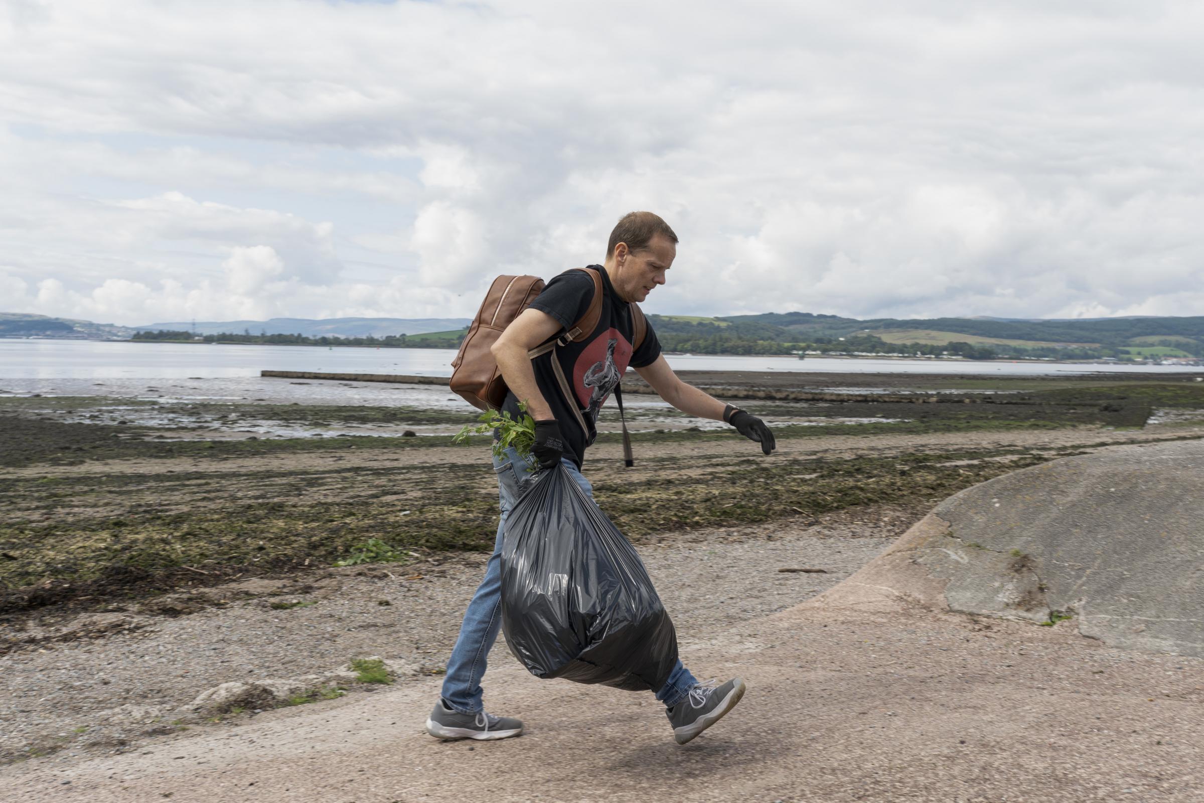 Beach clean efforts near Helensburgh Pier