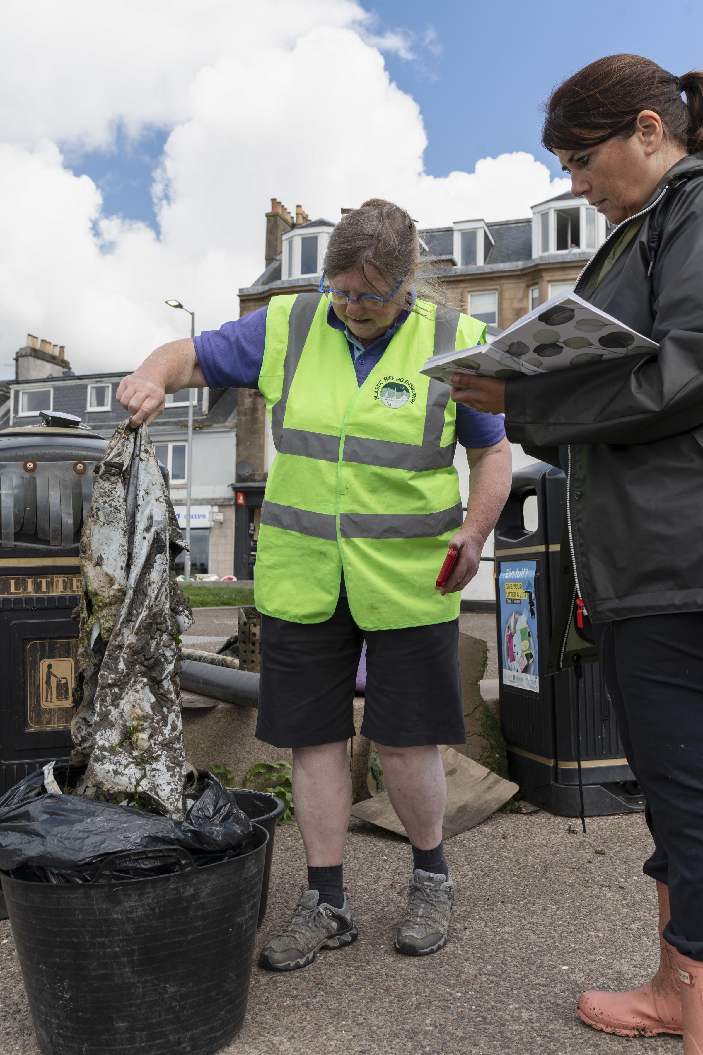 Beach clean efforts near Helensburgh Pier