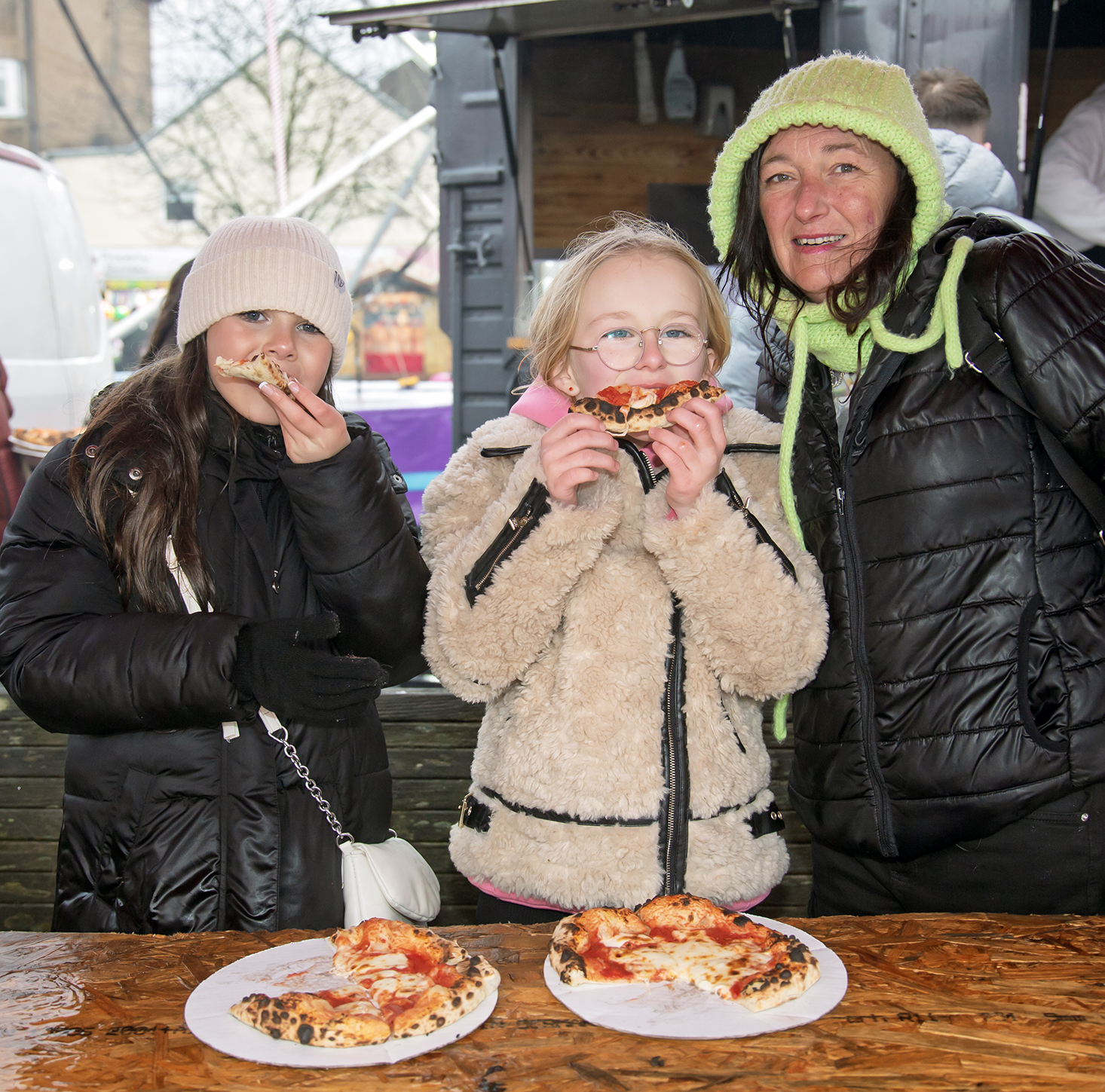 Storm Bert couldnt put entertainers or crowds turning out for Helensburghs Christmas lights switch-on