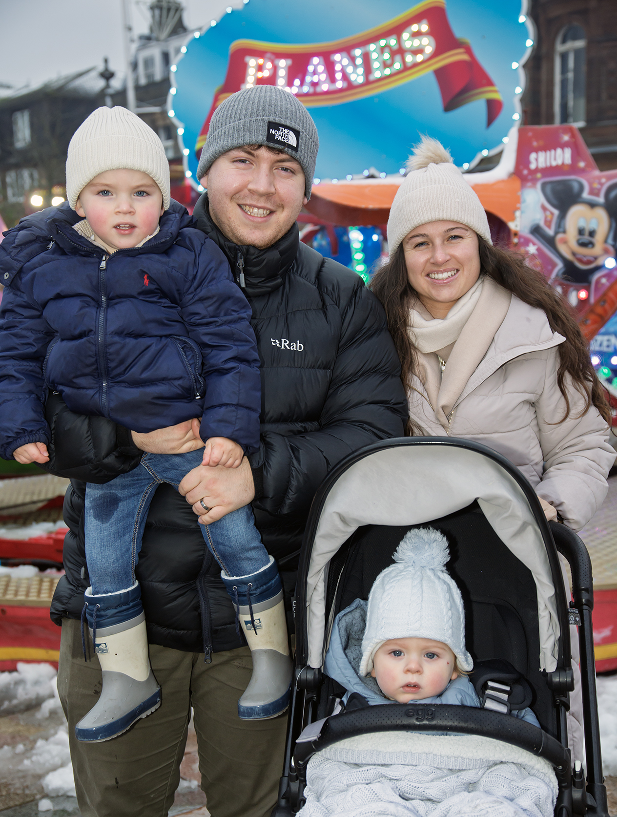 Storm Bert couldnt put entertainers or crowds turning out for Helensburghs Christmas lights switch-on