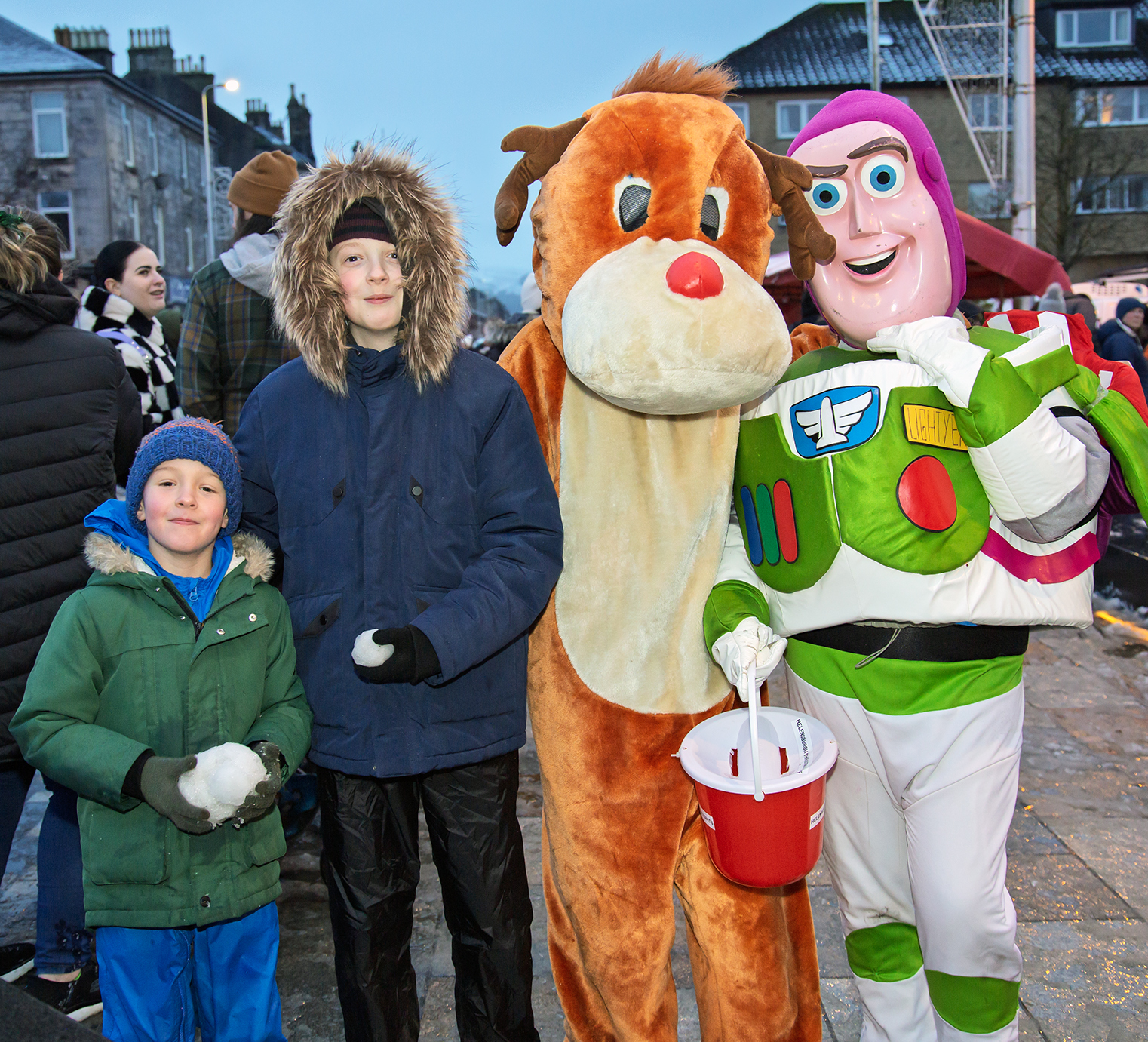 Storm Bert couldnt put entertainers or crowds turning out for Helensburghs Christmas lights switch-on