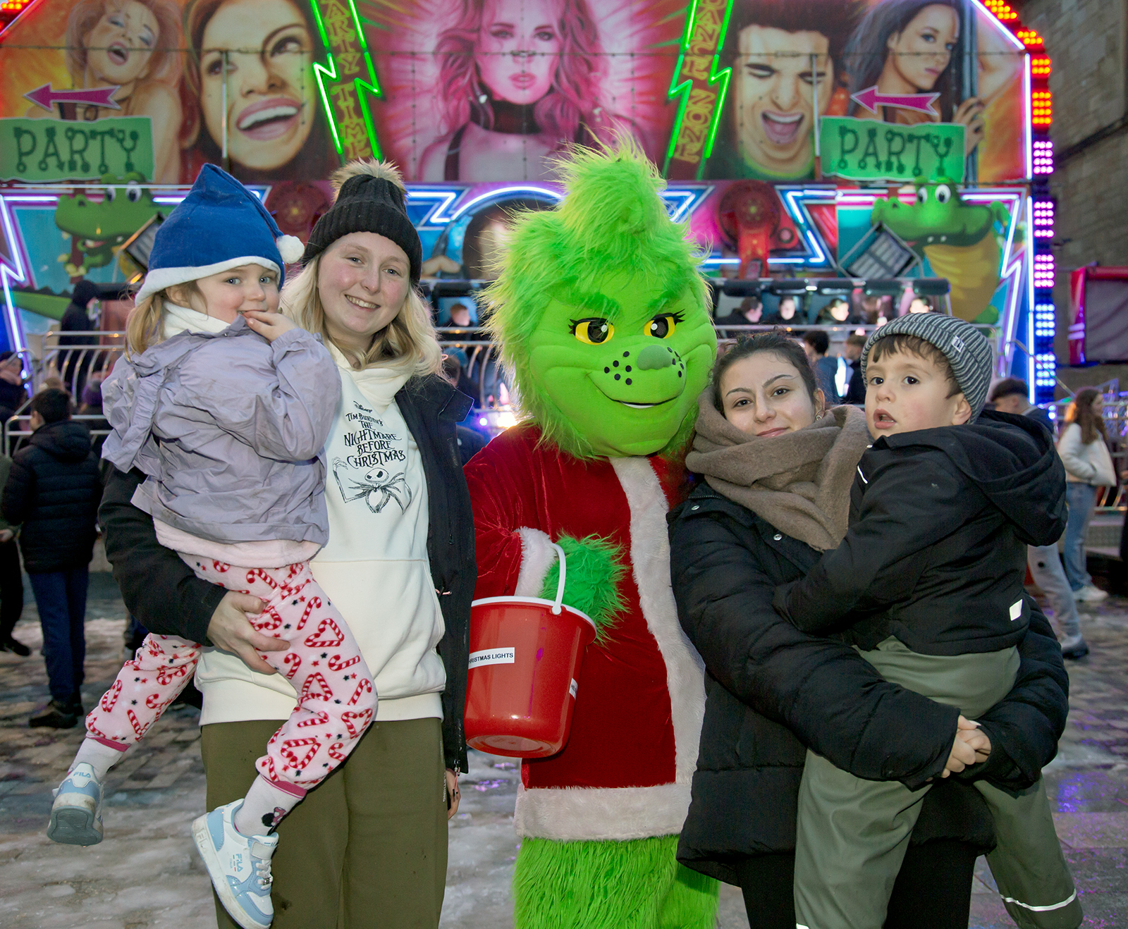 Storm Bert couldnt put entertainers or crowds turning out for Helensburghs Christmas lights switch-on