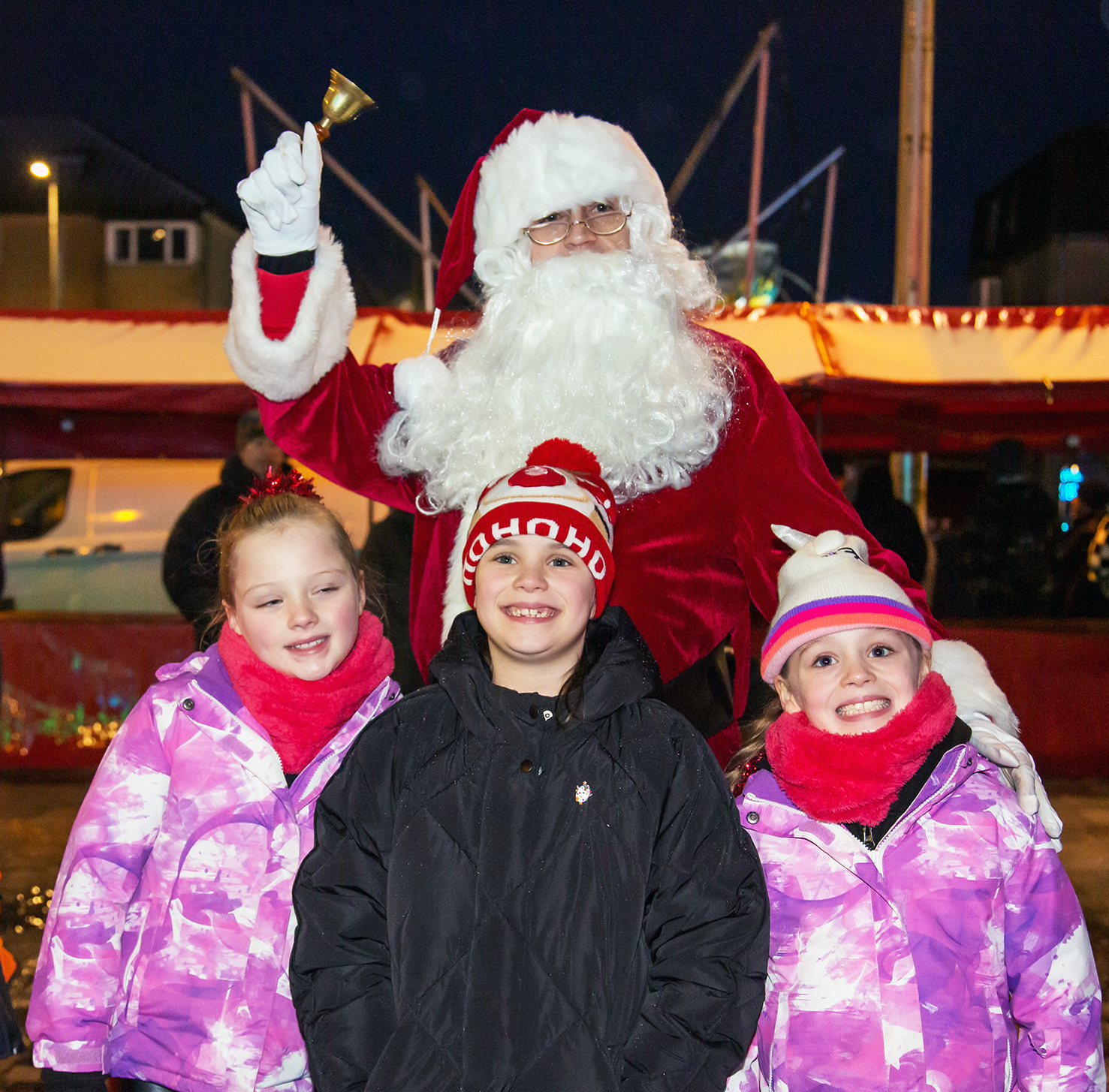 Storm Bert couldnt put entertainers or crowds turning out for Helensburghs Christmas lights switch-on