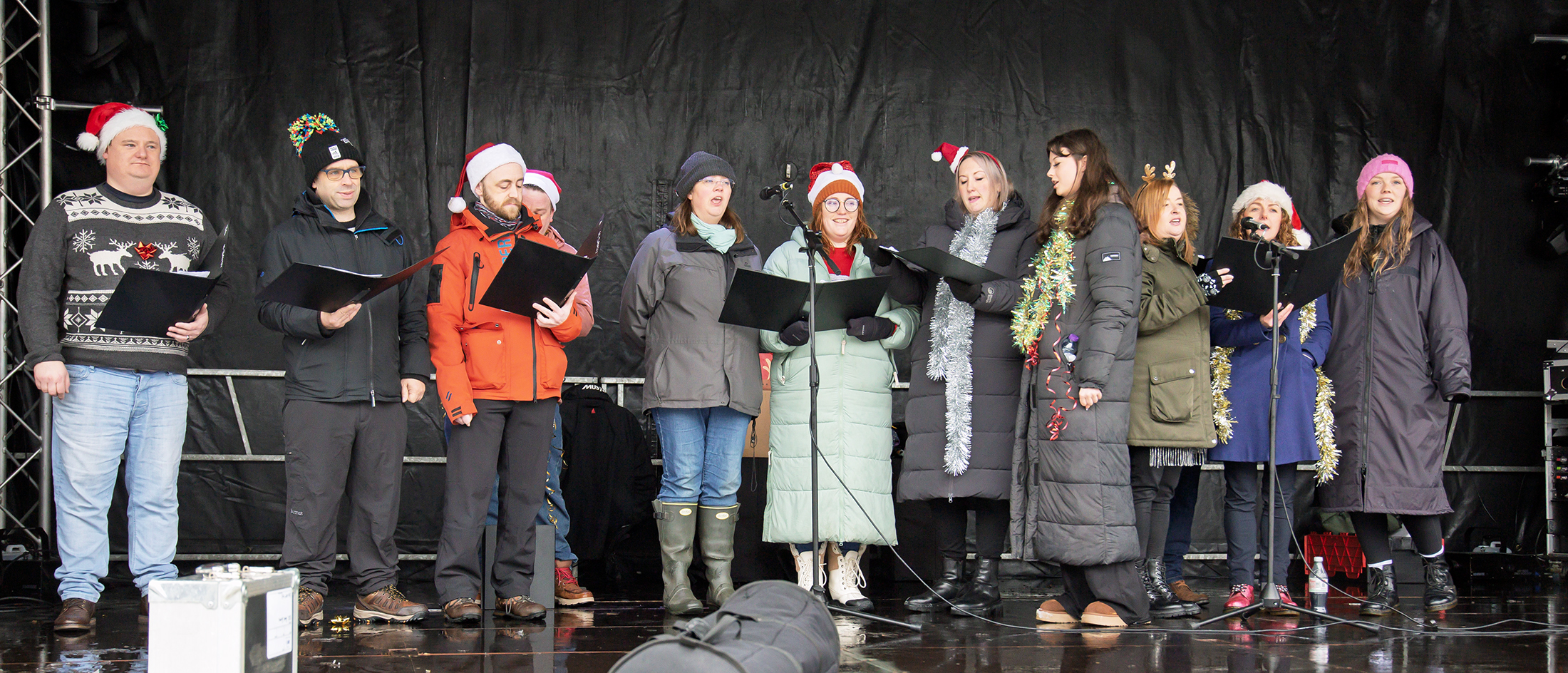 Storm Bert couldnt put entertainers or crowds turning out for Helensburghs Christmas lights switch-on