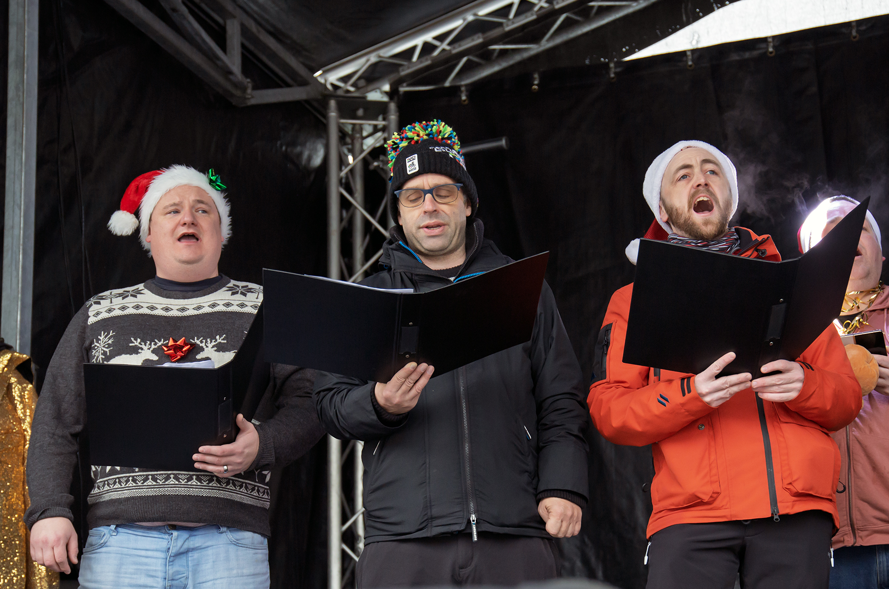 Storm Bert couldnt put entertainers or crowds turning out for Helensburghs Christmas lights switch-on