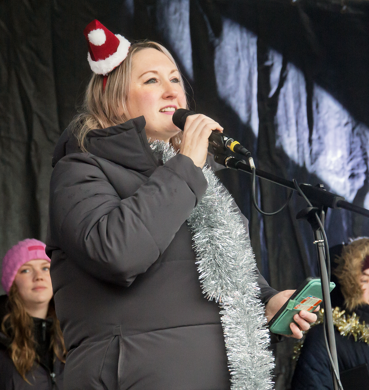 Storm Bert couldnt put entertainers or crowds turning out for Helensburghs Christmas lights switch-on